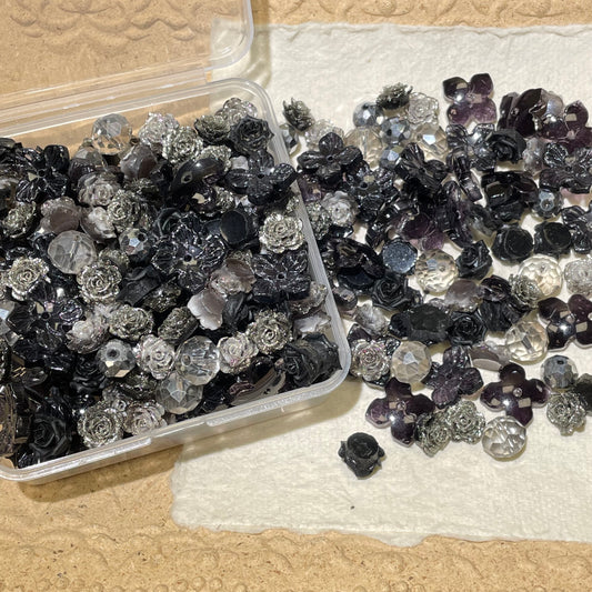 Flower Charms-G44•Black Knight (Over $45 free shipping)