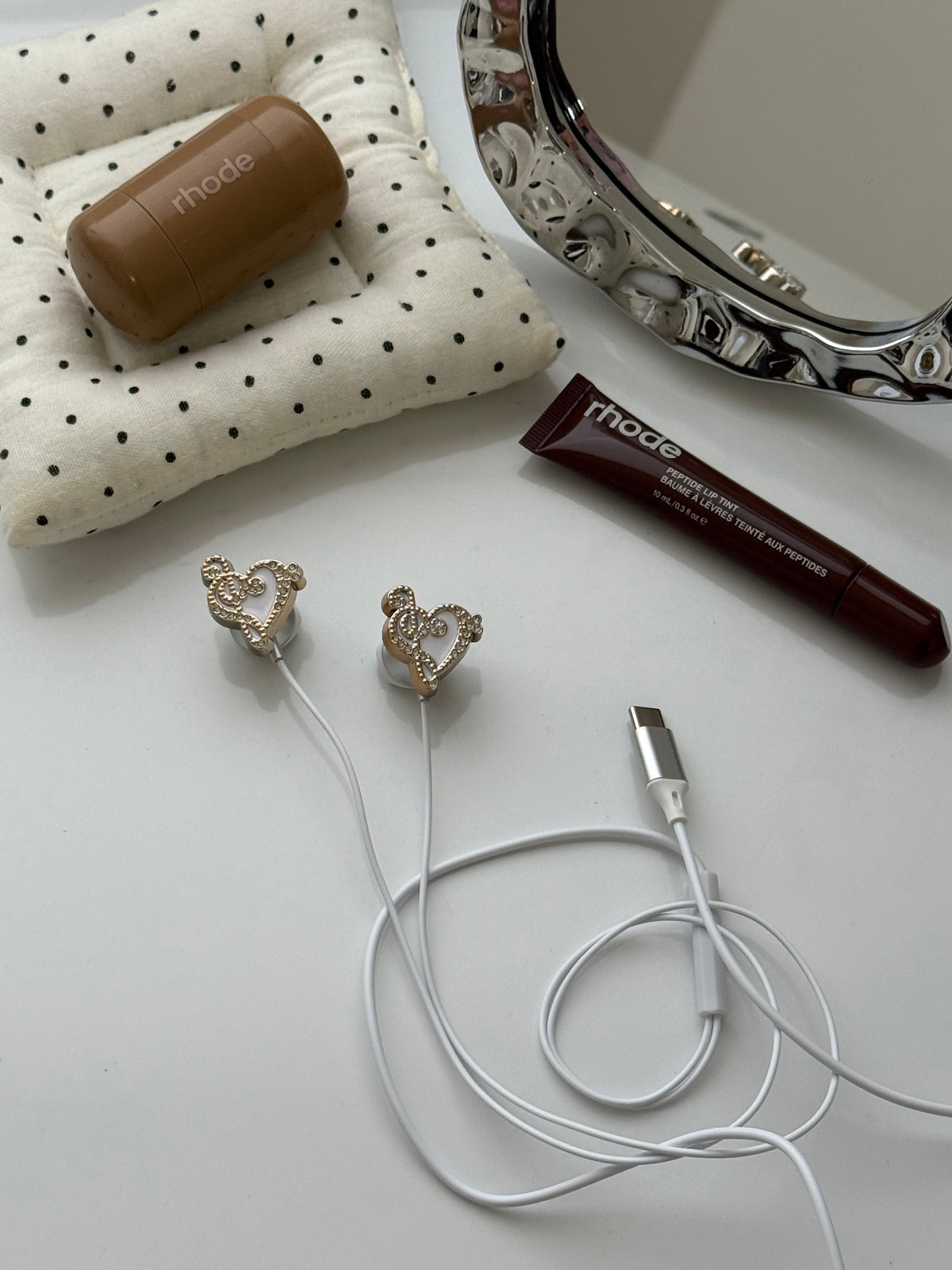 WHITE MELODY